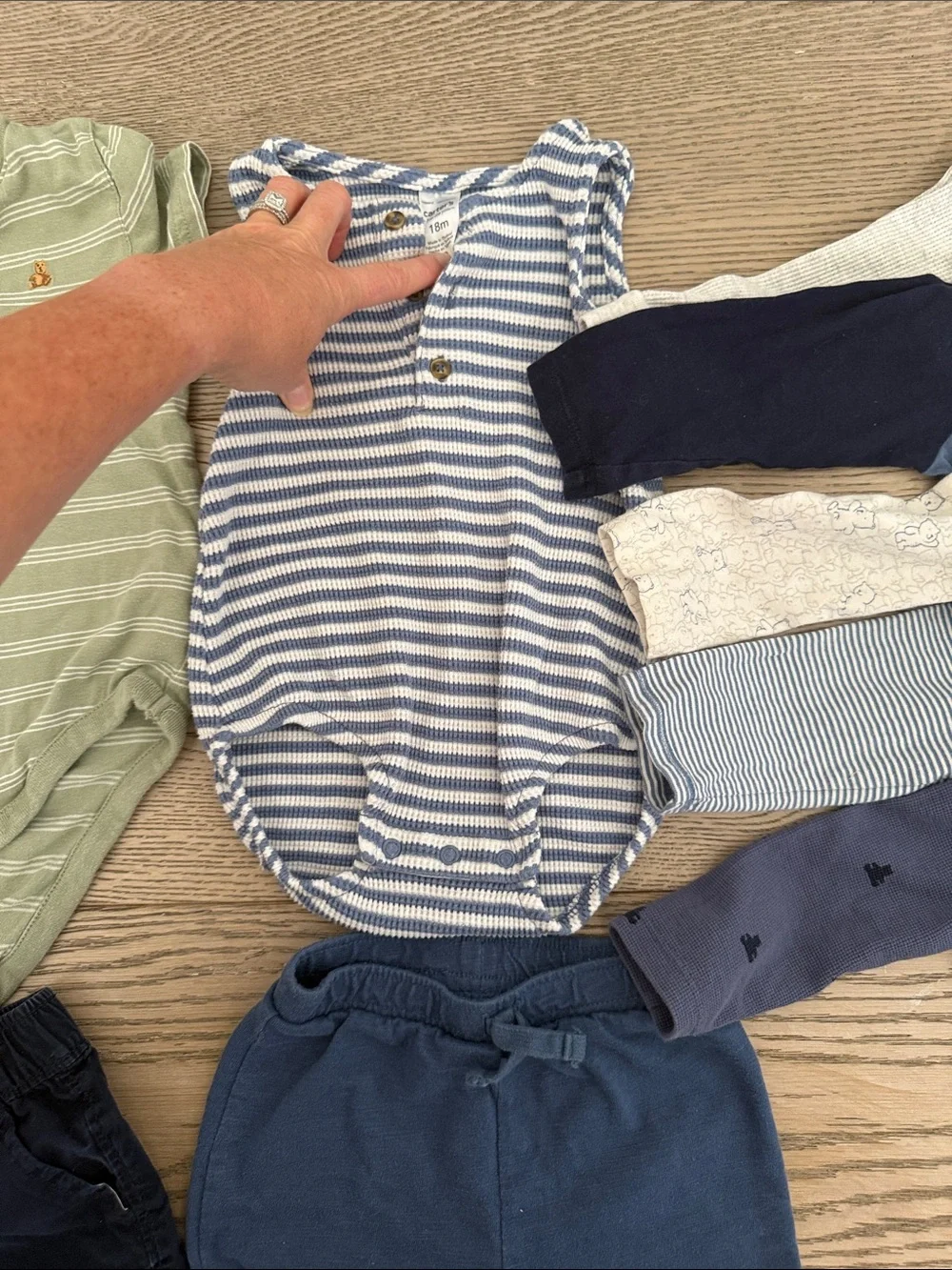 Bundle Set Gap, Carter’s, Little & Co.Bodysuits & Shorts 18-24 months